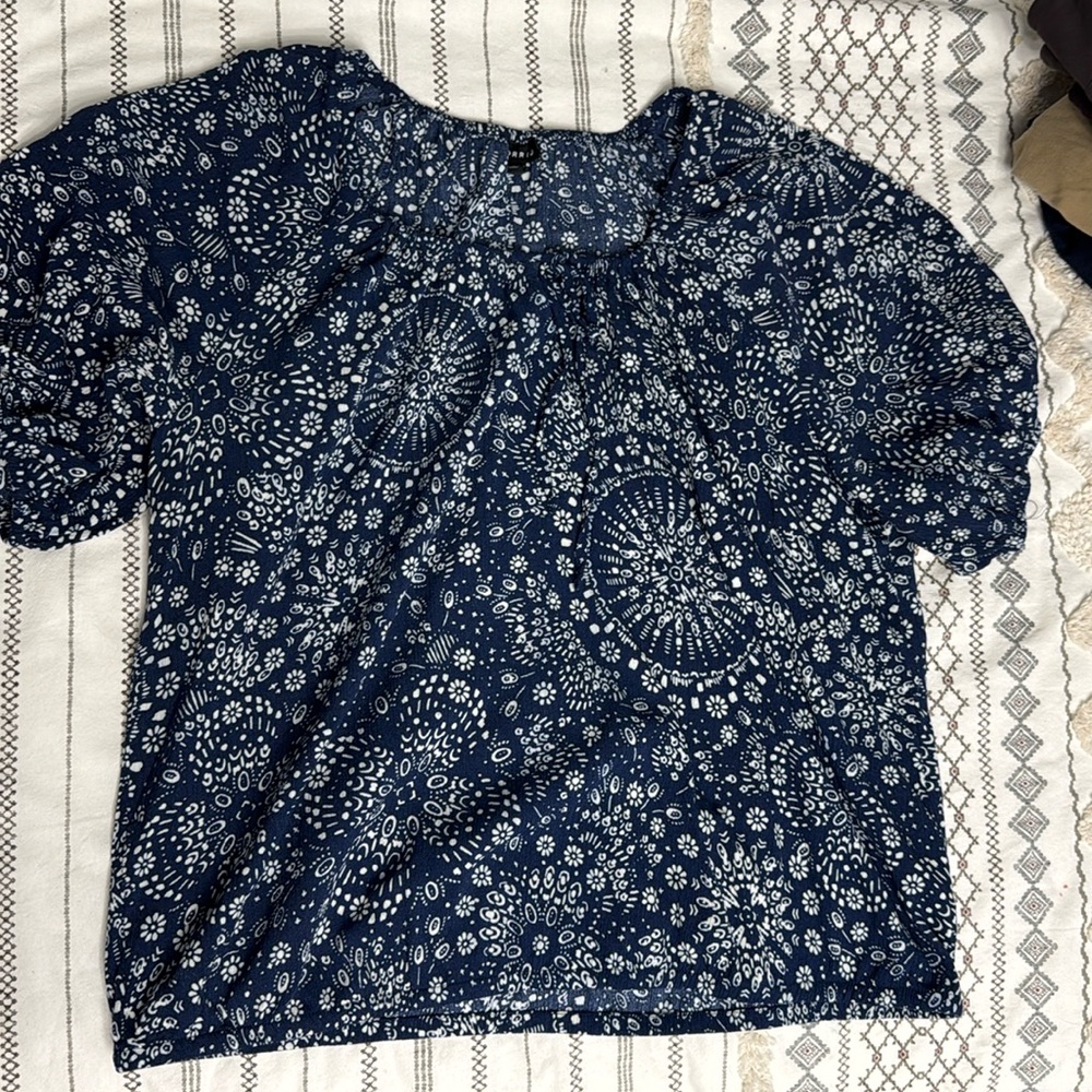 Beautiful dark blue torrid mandala print top sz 2
